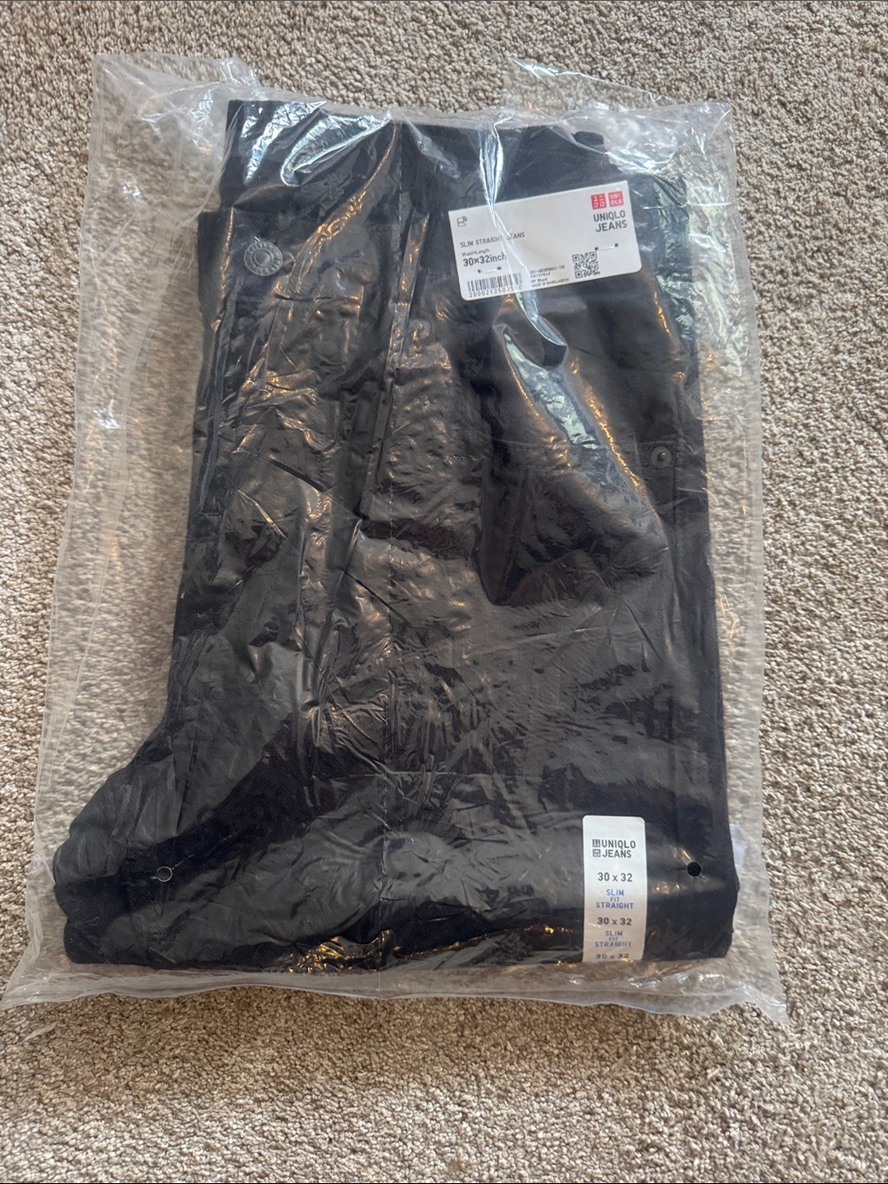 Uniqlo Black Men's Jeans - Straight Fit